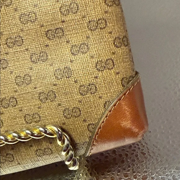 Gucci Classic Brown and Tan Shoulder Bag - Picture 6 of 15